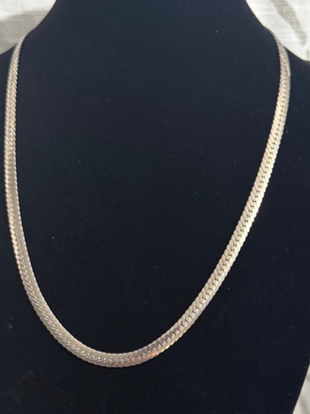 Elegant Silver Necklace - Picture 2 of 8